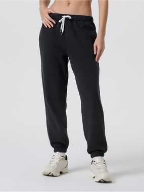 Vuori Women’s Boyfriend Black Sweats Size Small